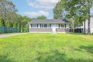 80 Margaret Dr, Coram, NY 11727