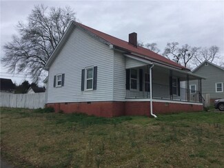 310 E Wesley St, Walhalla, SC 29691