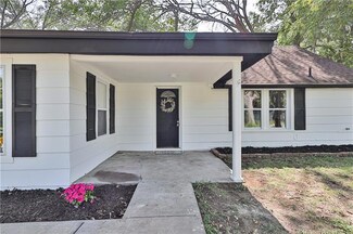 801 S Woodbury St, Independence, MO 64050