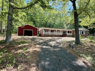 8739 River Rd, Lancaster, VA 22503