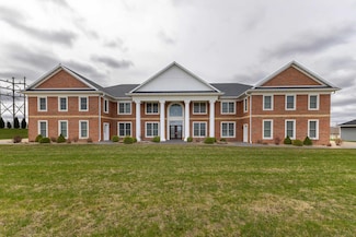7797 Belo Dr, Peosta, IA 52068