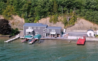 1653 Honoco Rd, Aurora, NY 13026