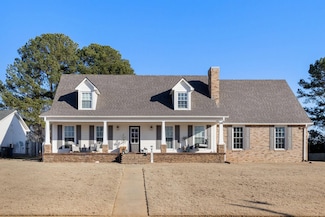 302 Twin Oak Dr, Florence, AL 35633