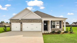 105 Creekridge St, Headland, AL 36345