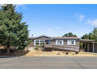 377 River Place Dr Unit 20, Roseburg, OR 97471