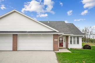 1622 3rd St NE, Independence, IA 50644