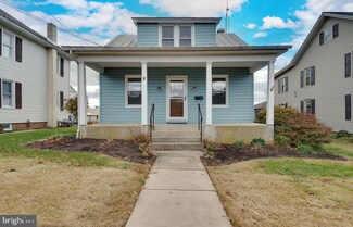 37 S Hershey Ave, Leola, PA 17540