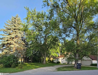 4010 W Houghton Lake Rd, Lake City, MI 49651