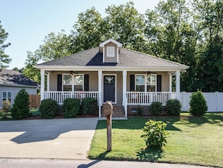 1015 E Maplewood Dr, Benson, NC 27504