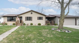 210 E Elizabeth Dr, Crown Point, IN 46307