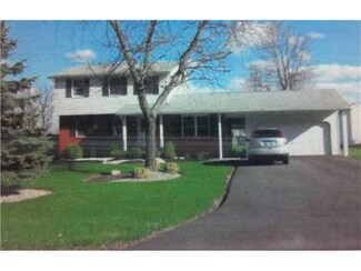 8003 Crestview Dr, Niagara Falls, NY 14304