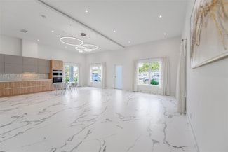 635 SW 9th St, Hallandale Beach, FL 33009