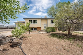 154 Gamble Ln, Pueblo, CO 81001