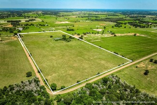 3335 County Road 323, Lexington, TX 78947