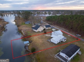 548 Walker Ln, Baxley, GA 31513