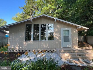 242 Lake Rd, Saylorsburg, PA 18353