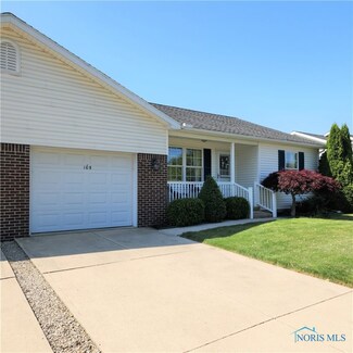 105 E Teakwood Ct, Tiffin, OH 44883