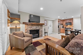119 Bowling Park Rd, Asheville, NC 28803