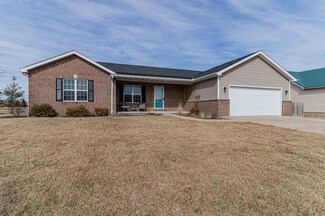 302 Robert Dr, Fisher, IL 61843