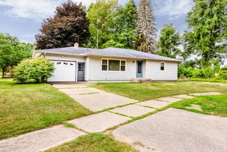390 Maple St, Coloma, MI 49038