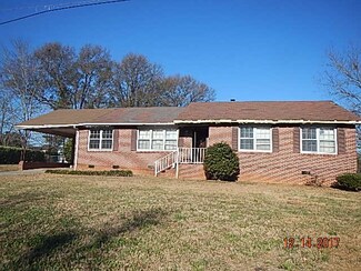 107 Meadow St, Spartanburg, SC 29307