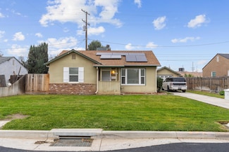 1052 E Apricot Ave, Tulare, CA 93274