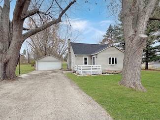 1534 W Fairview Rd, Freeport, IL 61032