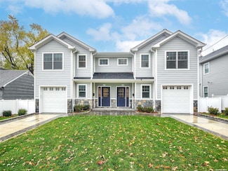 13 Dunes Ln, Port Washington, NY 11050