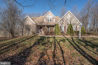 98 Woodland Dr, Honey Brook, PA 19344