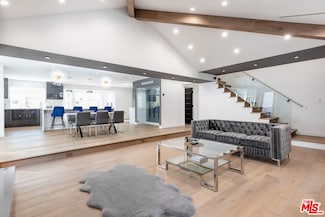 18721 Hatteras St Unit 10, Tarzana, CA 91356