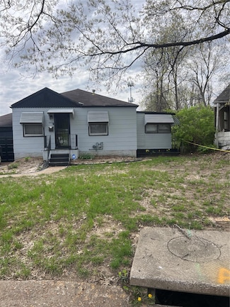 7401 Pleaseway Dr, Saint Louis, MO 63136