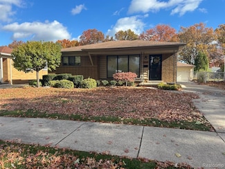 28806 Jane St, Saint Clair Shores, MI 48081