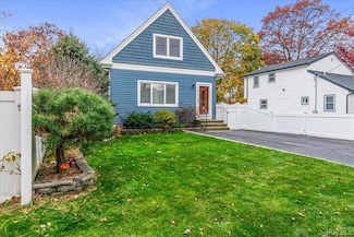 4928 Express Dr S, Ronkonkoma, NY 11779