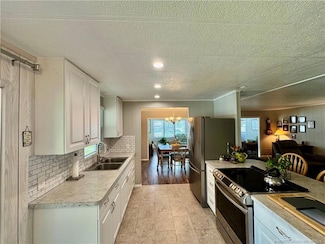 7268 SE Swan Ave, Hobe Sound, FL 33455