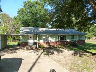 898 Dougherty St, Coldwater, MS 38618