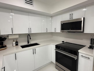 6070 W 19th Ave Unit 107, Hialeah, FL 33012