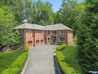 3 Laura Ln, Oakland, NJ 07436