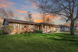 201 Valley Rd, Monticello, IL 61856