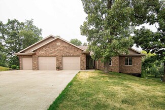 10147 Higley Dr, Peosta, IA 52068