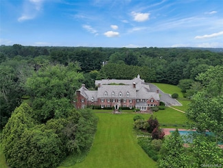 60 Piping Rock Rd, Glen Head, NY 11545