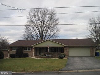 3317 Greentree Ln, Dover, PA 17315