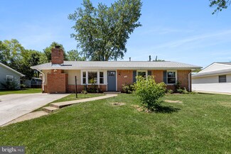 304 E Tazewell Rd, Sterling, VA 20164