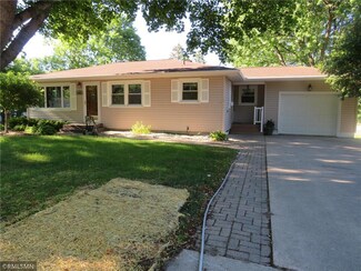 1320 10th St E, Glencoe, MN 55336
