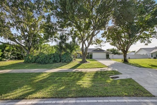 2530 NE Pinecrest Lakes Blvd, Jensen Beach, FL 34957