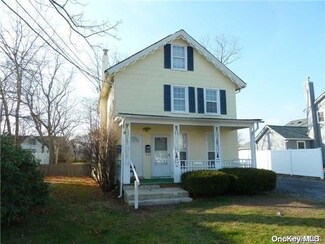 58 Grant Ave, Islip, NY 11751