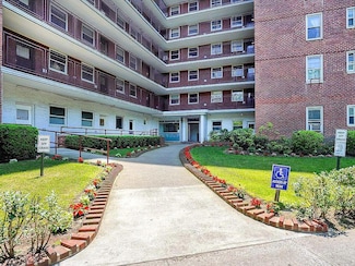 97-40 62nd Dr Unit 7J, Rego Park, NY 11374