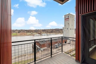 240 Spring St Unit 413, Saint Paul, MN 55102