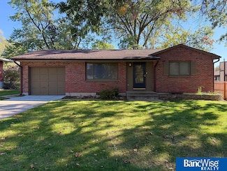 1120 Driftwood Dr, Lincoln, NE 68510