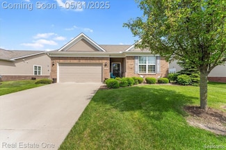 23893 Manistee Ln, Flat Rock, MI 48134