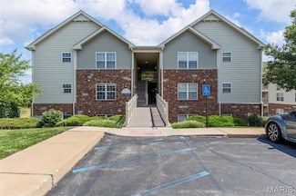 1422 Piedmont Cir Unit 202, Saint Peters, MO 63304